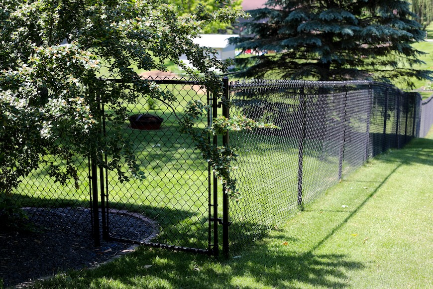 what makes a fence easy to maintain